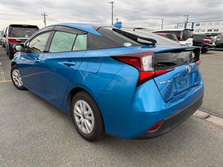 2019 Toyota Prius - Thumbnail