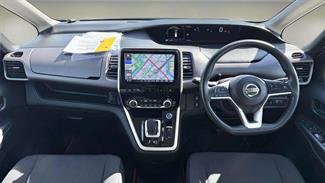 2019 Nissan Serena - Thumbnail