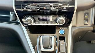 2019 Nissan Serena - Thumbnail
