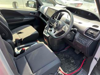 2019 Nissan Serena - Thumbnail