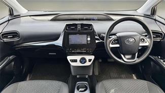 2016 Toyota Prius - Thumbnail