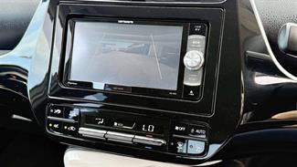 2016 Toyota Prius - Thumbnail