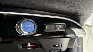 2016 Toyota Prius - Thumbnail