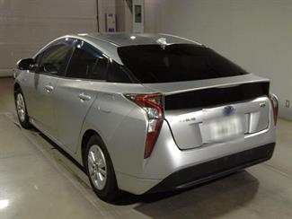2016 Toyota Prius - Thumbnail