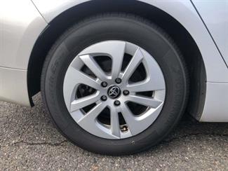 2016 Toyota Prius - Thumbnail