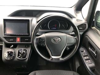 2015 Toyota Noah - Thumbnail