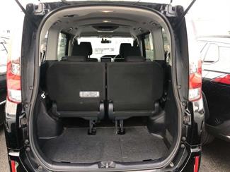 2015 Toyota Noah - Thumbnail