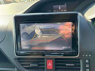 2015 Toyota Noah - Thumbnail