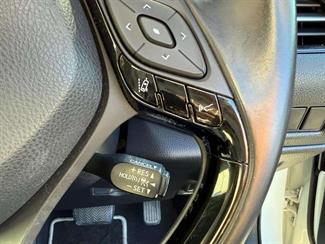 2018 Toyota C-HR - Thumbnail