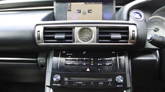 2014 Lexus IS 300H - Thumbnail