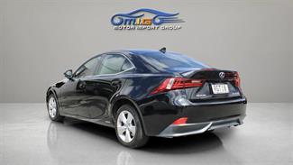2014 Lexus IS 300H - Thumbnail