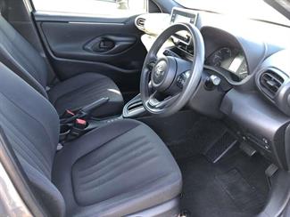 2022 Toyota YARIS - Thumbnail