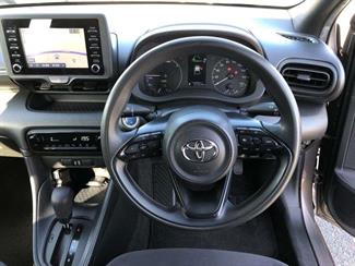 2022 Toyota YARIS - Thumbnail