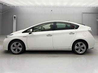 2013 Toyota Prius - Thumbnail