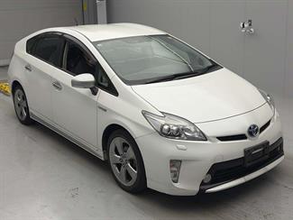 2013 Toyota Prius - Thumbnail