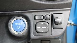 2012 Toyota Aqua - Thumbnail