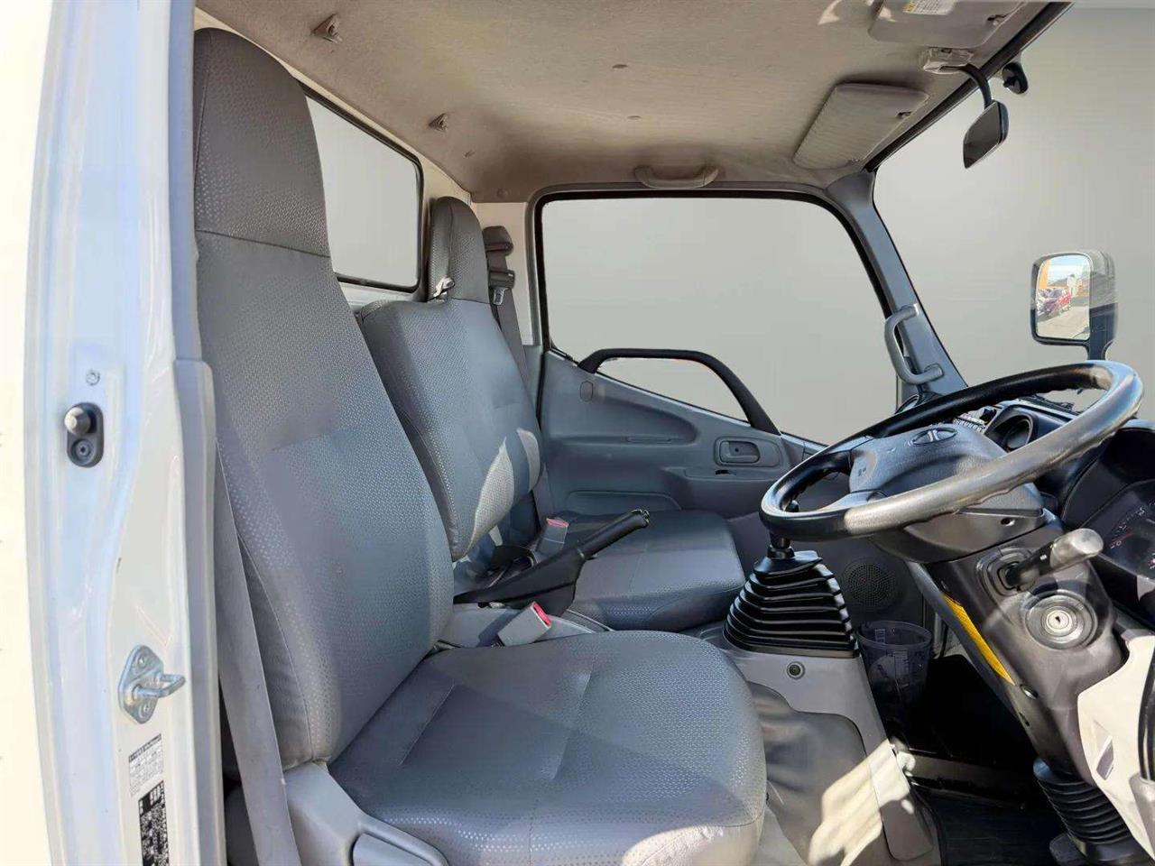 2015 HINO DUTRO