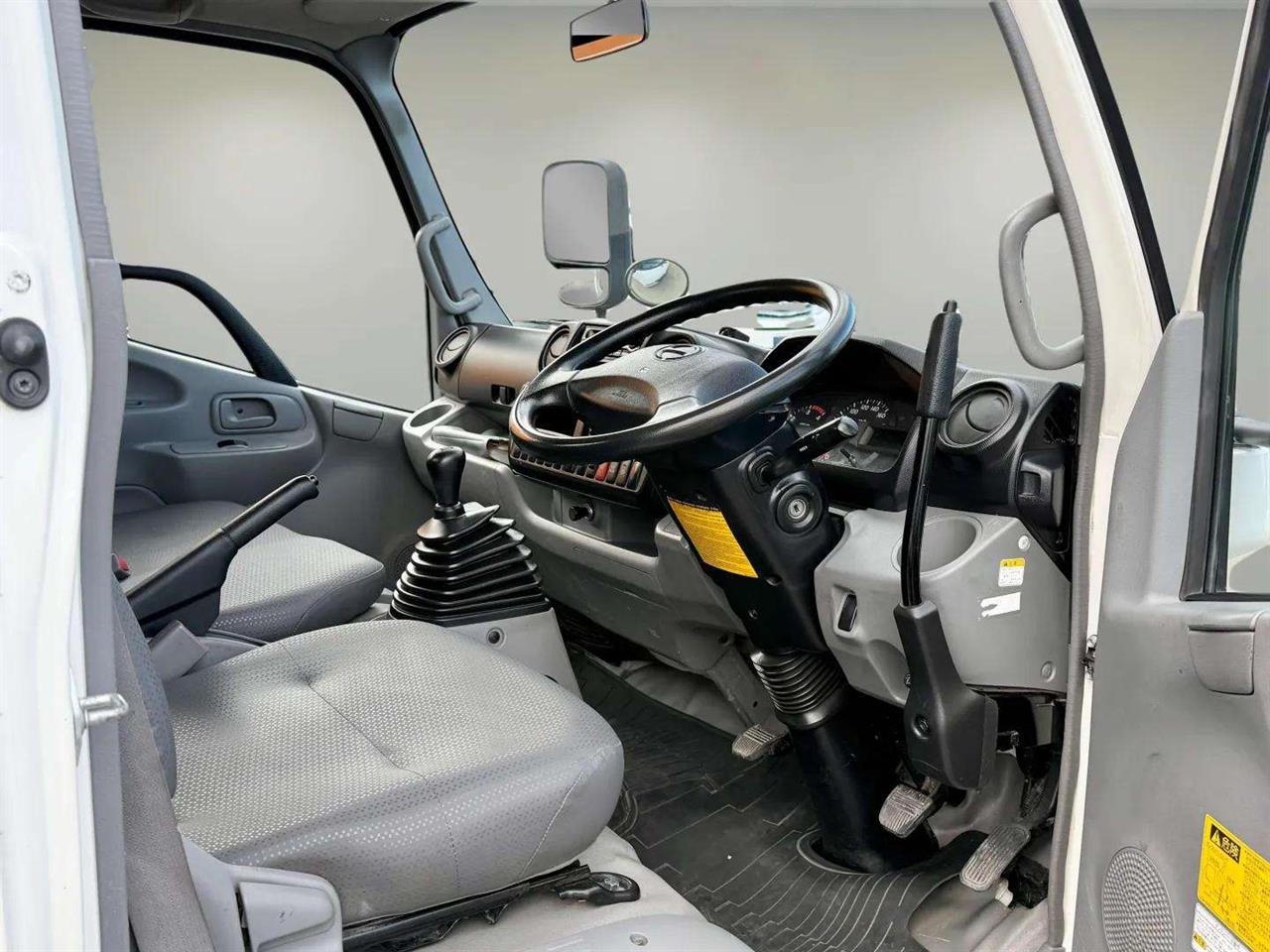 2015 HINO DUTRO