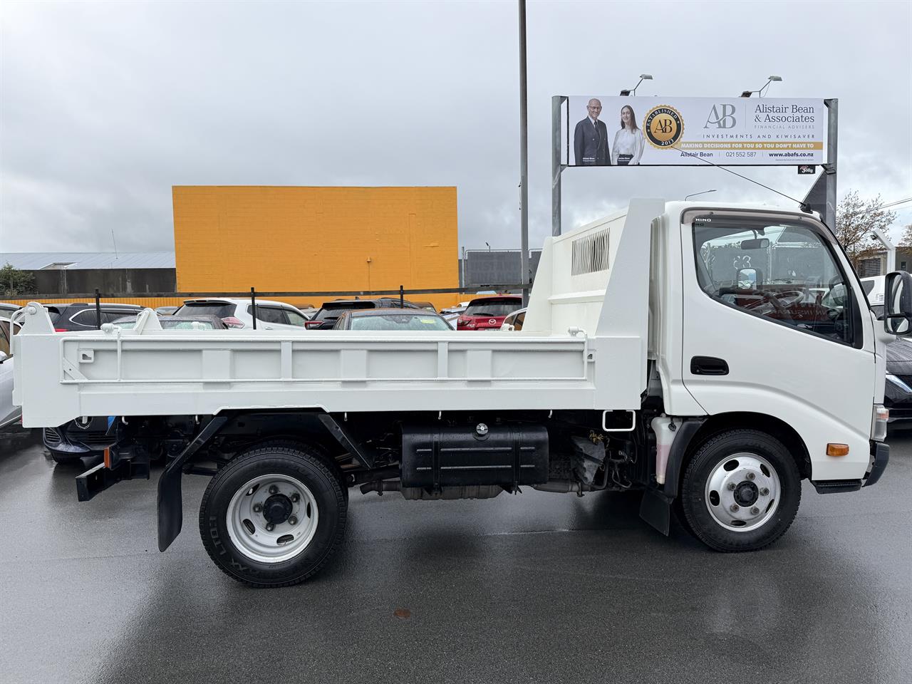 2015 HINO DUTRO