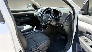 2014 Mitsubishi Outlander - Thumbnail