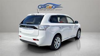 2014 Mitsubishi Outlander - Thumbnail