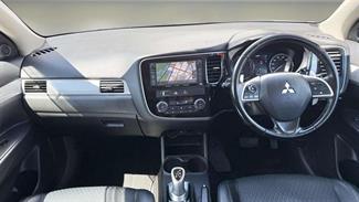 2014 Mitsubishi Outlander - Thumbnail