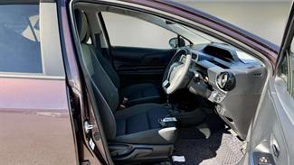 2015 Toyota Aqua - Thumbnail