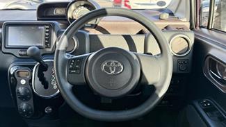 2015 Toyota SPADE - Thumbnail