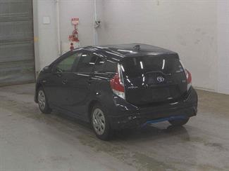 2016 Toyota Aqua - Thumbnail