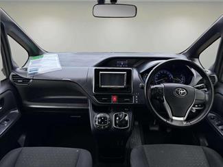 2014 Toyota Voxy - Thumbnail