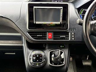 2014 Toyota Voxy - Thumbnail