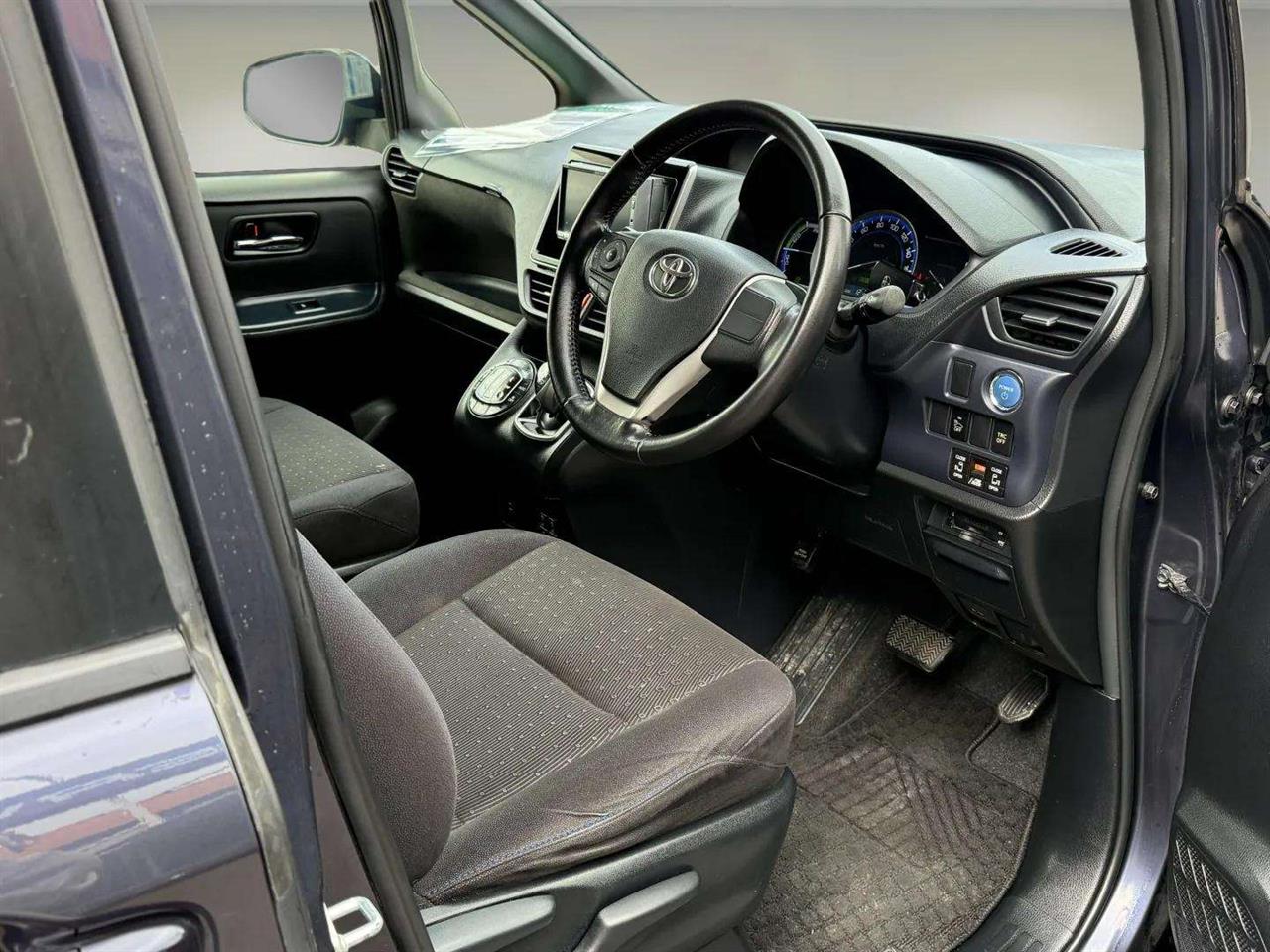 2014 Toyota Voxy