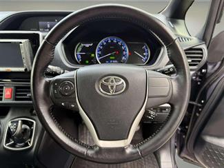 2014 Toyota Voxy - Thumbnail