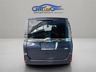 2014 Toyota Voxy - Thumbnail