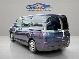 2014 Toyota Voxy - Thumbnail