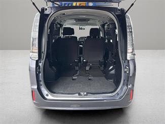 2014 Toyota Voxy - Thumbnail