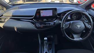 2017 Toyota C-HR - Thumbnail