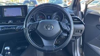 2017 Toyota C-HR - Thumbnail