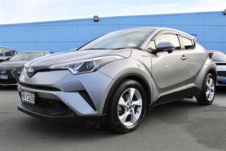 2017 Toyota C-HR - Thumbnail