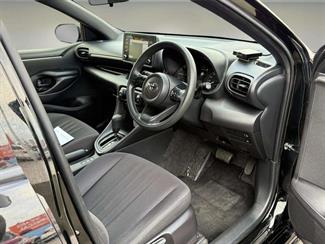 2022 Toyota YARIS - Thumbnail