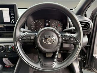 2022 Toyota YARIS - Thumbnail