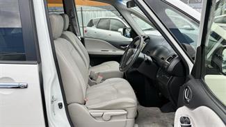 2014 Nissan Serena - Thumbnail