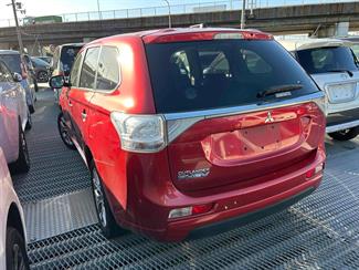 2015 Mitsubishi Outlander - Thumbnail