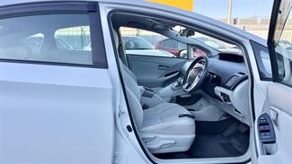2014 Toyota Prius - Thumbnail