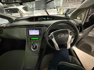 2014 Toyota Prius - Thumbnail