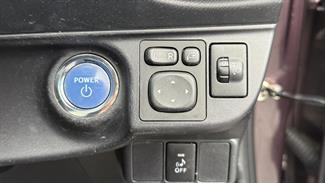 2014 Toyota Aqua - Thumbnail