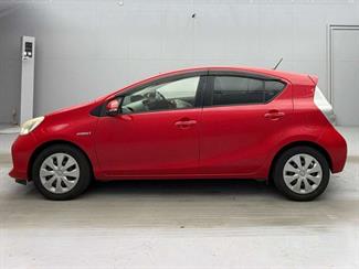 2013 Toyota Aqua - Thumbnail