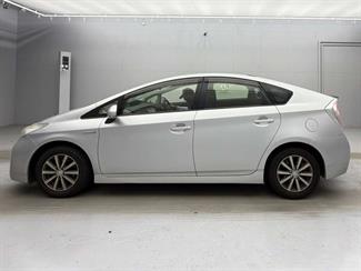 2013 Toyota Prius - Thumbnail