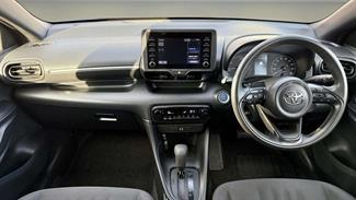 2022 Toyota YARIS - Thumbnail