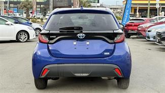 2022 Toyota YARIS - Thumbnail